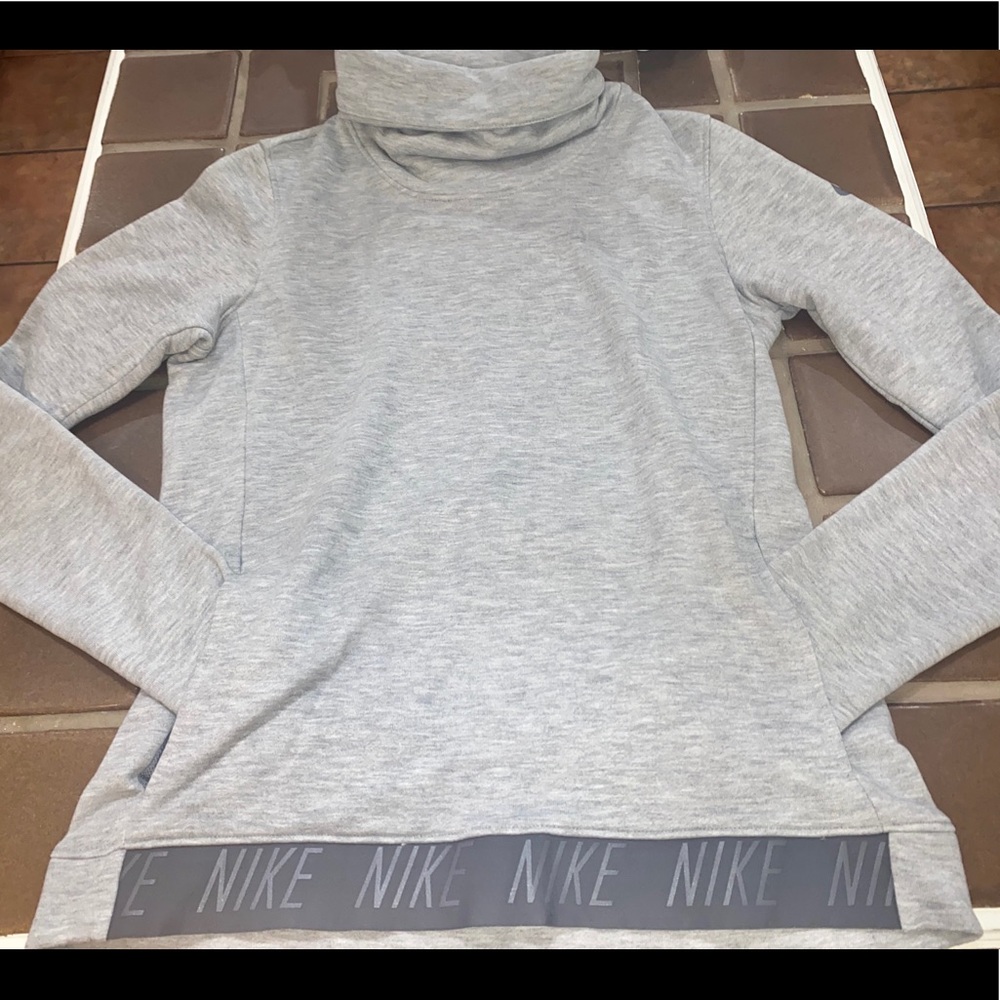 WOMEN'S NIKE PULLOVER